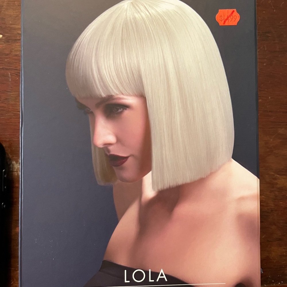 Fever Lola Platinum Blonde Bob Wig